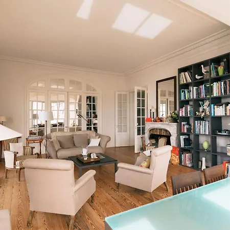 Beautiful 90m Seafront Apartment *