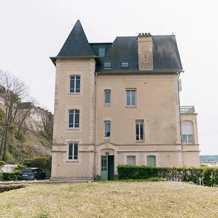 Beautiful 90m Seafront Apartment Trouville-sur-Mer