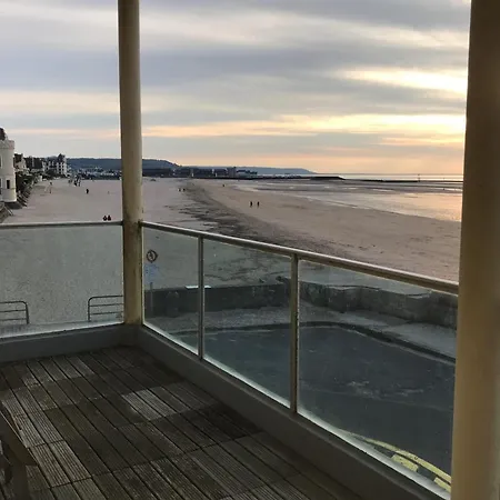 Beautiful 90m Seafront Trouville-sur-Mer